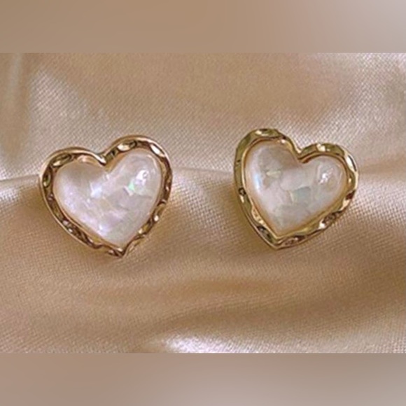 “Seashell Shards” White Hearts Iridescent Shell Flake Chip Ocean Romance Studs - Picture 5 of 16